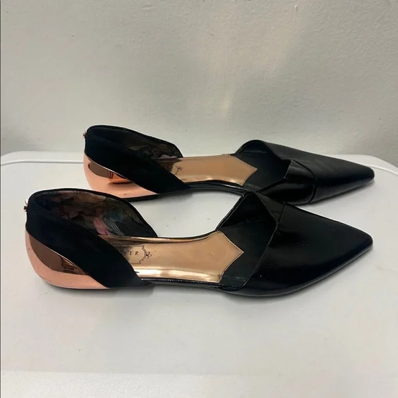 Ted baker Flats with gold accents on the back. Comfortable & stylish. - Picture 5 of 9